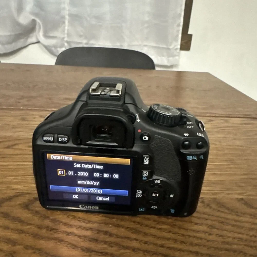 Canon EOS Rebel T2i 18.0MP Digital SLR DSLR Camera 29,850 Shutter Count